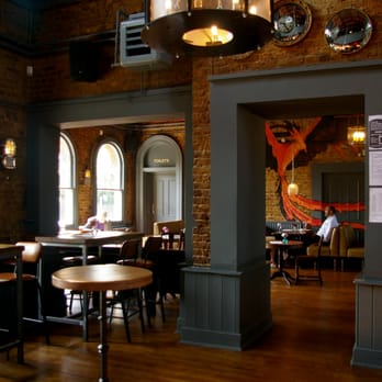 The Phoenix - Pubs Near Me - London, XGL