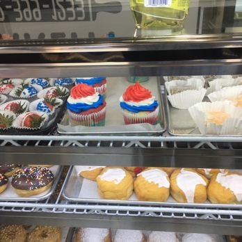 The Georgetown Bakery - Donuts, strawberries and cupcakes - Bakeries Near Me - Georgetown, Indiana