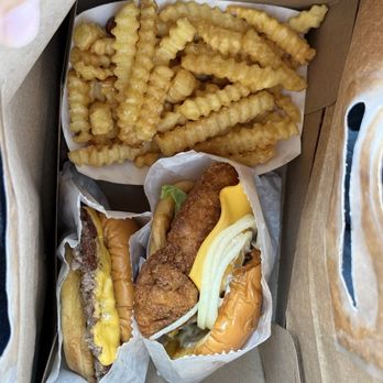 Shake Shack Stamford - Burgers Near Me - Stamford, Connecticut