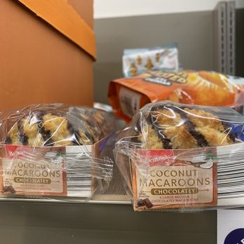 ALDI - a variety of baked goods on a shelf - Grocery Near Me - Stow, Ohio