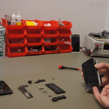 Phone-Hospital - Werkstatt im Verkaufsraum, beidem Sie während der Reparatur zuschauen können - Mobile Phone Repair Near Me - Dusseldorf, NW Phone-Hospital - Werkstatt im Verkaufsraum, beidem Sie während der Reparatur zuschauen können - Mobile Phone Repair Near Me - Dusseldorf, NW