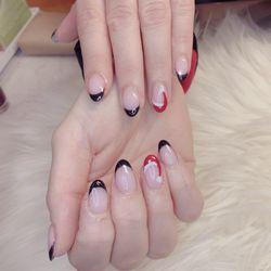 Deluxe Nails And Spa