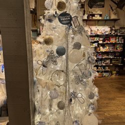 Cracker Barrel Old Country Store - 9/9/26- Another Christmas Tree!