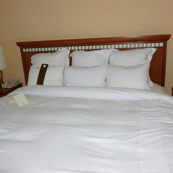 Toronto Marriott City Centre Hotel - King Sized Bed - Hotels Near Me - Toronto, Ontario
