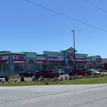 Sugar Kingdom - Enormous building - Candy Stores Near Me - Nags Head, North Carolina