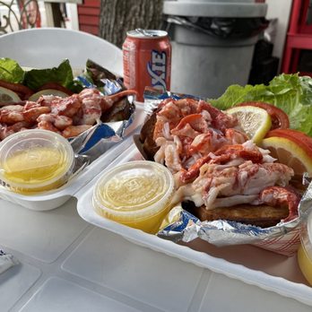 Red's Eats - Gluten free lobster roll - Seafood Near Me - Wiscasset, Maine Red's Eats - Gluten free lobster roll - Seafood Near Me - Wiscasset, Maine