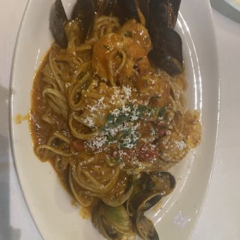 Il Fornaio - Linguine Mare Chiaro - Italian Near Me - Roseville, California Il Fornaio - Linguine Mare Chiaro - Italian Near Me - Roseville, California