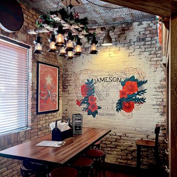 Gus' Snug - Irish Pub Near Me - Clawson, Michigan