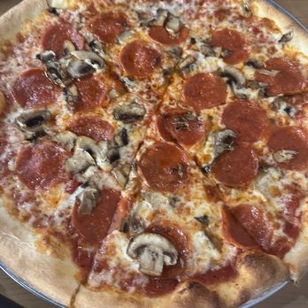 Goodfellas Pizzeria - Pizza Near Me - Sanford, Florida