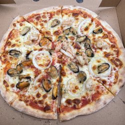 Amalfi Pizzeria - Frutti di Mare pizza