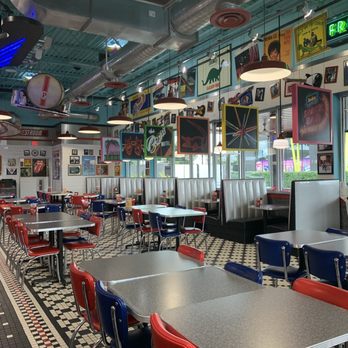 Portillo's - Seating - Hot Dogs Near Me - Orlando, Florida