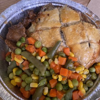 Sean's Quality Deli - Steak and mushroom pie w/ mixed veggies - Delis Near Me - Bronx, New York