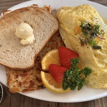 Hollywood Cafe - Crab Omelette - Comes w capers, toast & hash browns (plus lemon and strawberries) - Breakfast & Brunch Near Me - San Francisco, California