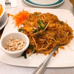 Singha Thai - Vegan Pad Thai with Tofu (no eggs)