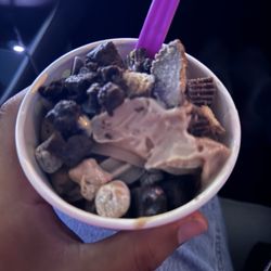 Froyo Fresh - Self serve froyo with toppings