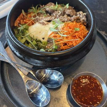 Earls Kitchen + Bar - Korean Beef Bibimbap - New American Near Me - Orlando, Florida