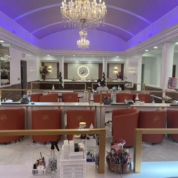 Palace Nail Spa - The manicure stations are well-appointed and comfortable. - Nail Salons Near Me - Harvey, Louisiana