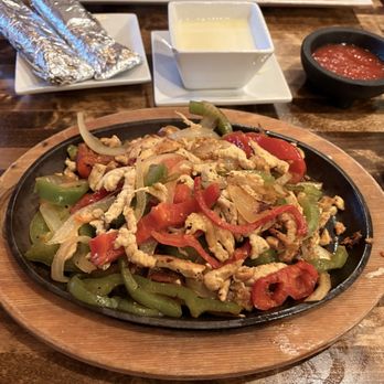El Reparo - Chicken fajitas - Mexican Near Me - Bartlett, New Hampshire
