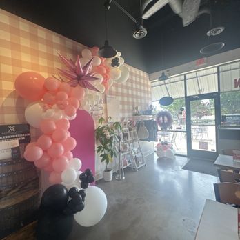 Holy Rollie Pastry Shop - Decor and seating - Bakeries Near Me - Irving, Texas