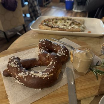 Uncork, Unwind - Wine Bars Near Me - Des Plaines, Illinois