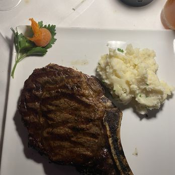 Queensview Steakhouse - Ribeye steak - Steakhouses Near Me - Long Beach, California Queensview Steakhouse - Ribeye steak - Steakhouses Near Me - Long Beach, California