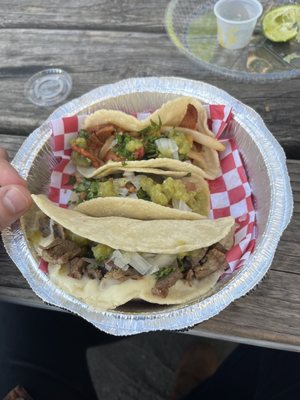 Los Plebes Tacos by null