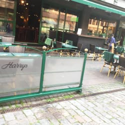 Harrys - Front porch