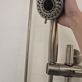 La Quinta by Wyndham Paso Robles - Tiny shower head that takes forever to shower with - Hotels Near Me - Paso Robles, California