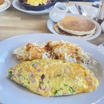 Boulevard Bistro - Denver omelette with hash browns. - Breakfast & Brunch Near Me - Chicago, Illinois Boulevard Bistro - Denver omelette with hash browns. - Breakfast & Brunch Near Me - Chicago, Illinois