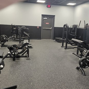 CRUNCH FITNESS - WEST MARKET - Updated June 2026 - 21 Photos - 3950 ...