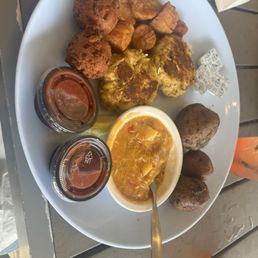 Fried scallops, crab cakes, seafood gumbo and seasoned red potatoes