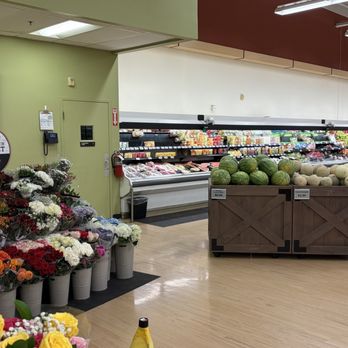 Heinen's Grocery Store - Grocery Near Me - Strongsville, Ohio Heinen's Grocery Store - Grocery Near Me - Strongsville, Ohio