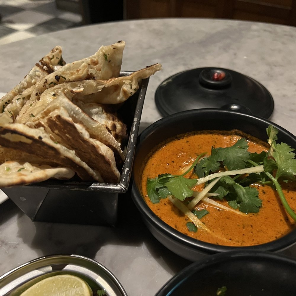Dishoom - Garlic naan (left) and Ruby Chicken (right) - Indian Near Me - Edinburgh, EDH