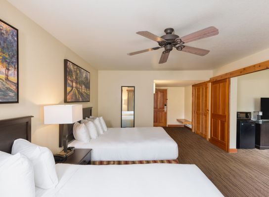 Wuksachi Lodge by null