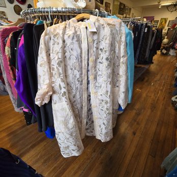 Market Vintage - Like the colors in this. Very soft. - Used, Vintage & Consignment Near Me - Indianapolis, Indiana Market Vintage - Like the colors in this. Very soft. - Used, Vintage & Consignment Near Me - Indianapolis, Indiana