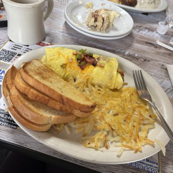 Neighborhood Cafe - Denver Omelette - American Near Me - Lee's Summit, Missouri