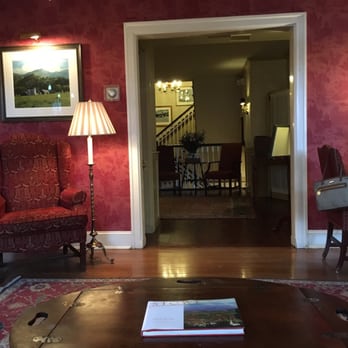Green Mountain - Entryway to living room - Hotels Near Me - Stowe, Vermont