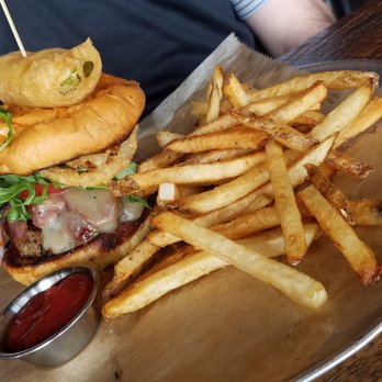 Bacon Bourbon And Beer - B3 Burger and Fries - American Near Me - Washington, Pennsylvania