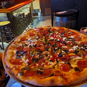 Evio's Pizza & Grill - Supreme pizza - Pizza Near Me - North Miami, Florida