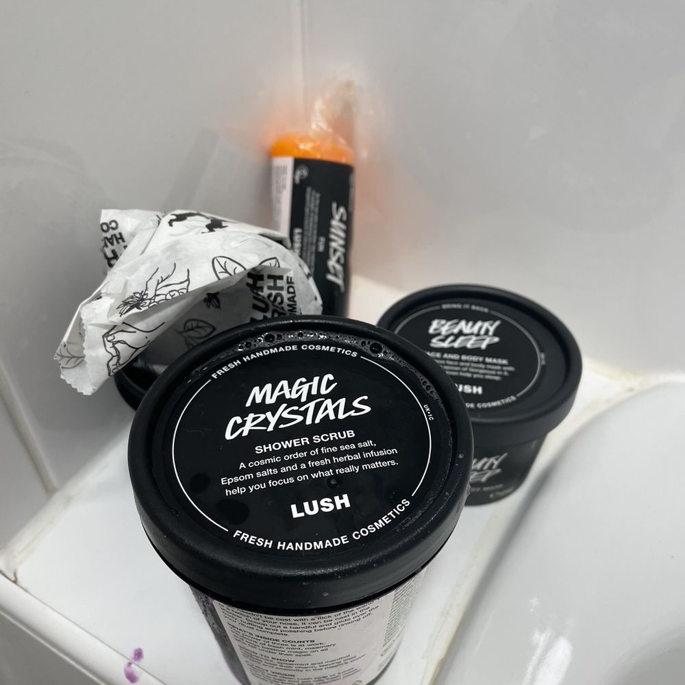 Lush - A few products that can make a basic hotel shower a lot more fun. Our room now smells amazing. - Cosmetics & Beauty Supply Near Me - London, XGL Lush - A few products that can make a basic hotel shower a lot more fun. Our room now smells amazing. - Cosmetics & Beauty Supply Near Me - London, XGL