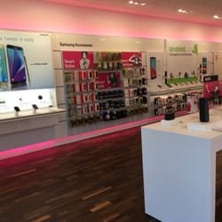 Wow tons of phones and nice accessories here!