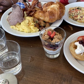 Pinstripes - Brunch - New American Near Me - Houston, Texas