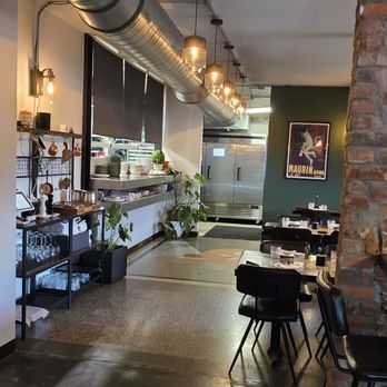 Gladstone Commons - The pass - Bistros Near Me - Windsor, Ontario Gladstone Commons - The pass - Bistros Near Me - Windsor, Ontario