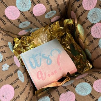 Kilwins Ice Cream - Chocolate - Fudge - a box with a note in it - Candy Stores Near Me - Portsmouth, New Hampshire Kilwins Ice Cream - Chocolate - Fudge - a box with a note in it - Candy Stores Near Me - Portsmouth, New Hampshire