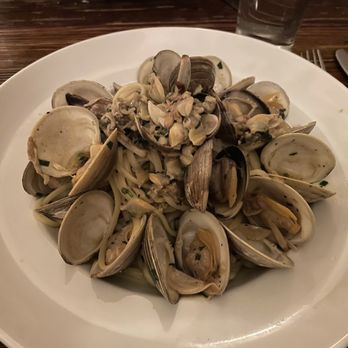 Da Giorgio - Linguine with vongole clams - Italian Near Me - New Rochelle, New York Da Giorgio - Linguine with vongole clams - Italian Near Me - New Rochelle, New York