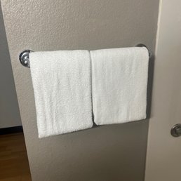 No washcloths and only 2 towels?