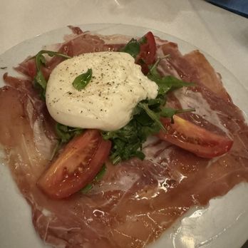La Casa D'Italia - BURRATA, RUCOLA E PROSCIUTTO - Italian Near Me - México, D.F., DIF La Casa D'Italia - BURRATA, RUCOLA E PROSCIUTTO - Italian Near Me - México, D.F., DIF