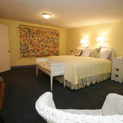 By the Side of the Road Getaway Lodging - Family Suite