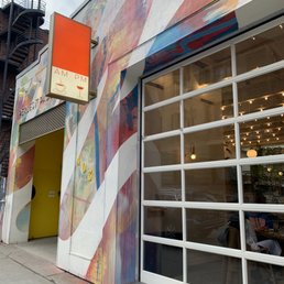 Exterior outside entrance of Perles et Paddock - Entrance - Montreal, Quebec Exterior outside entrance of Perles et Paddock - Entrance - Montreal, Quebec