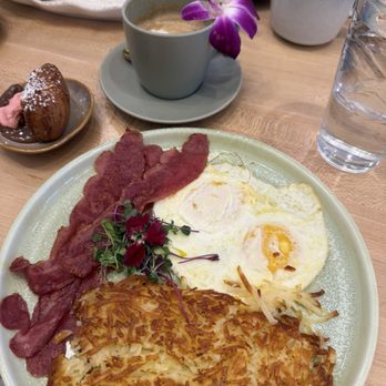 Egg Posh - Eggs, Turkey Bacon, Hashbrowns - Breakfast & Brunch Near Me - Frisco, Texas Egg Posh - Eggs, Turkey Bacon, Hashbrowns - Breakfast & Brunch Near Me - Frisco, Texas
